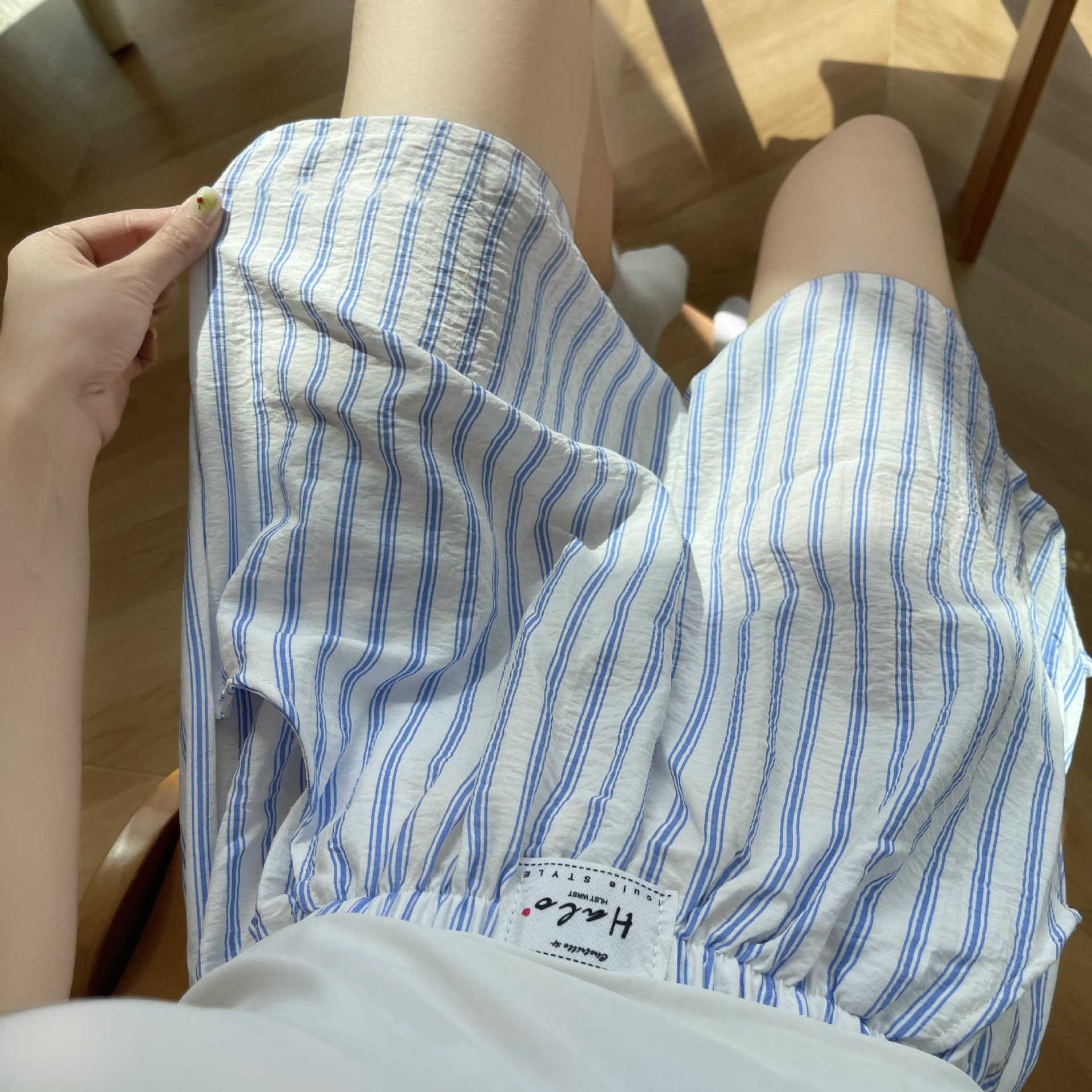 Shorts [blue and white stripes]