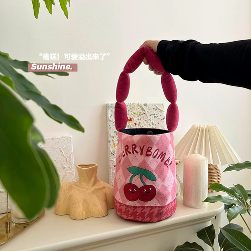 Korean-style cute illustrated puppy bucket bag, handheld canvas tote, trendy Instagram-inspired mom bag, and the new cylindrical lunch box pouch.