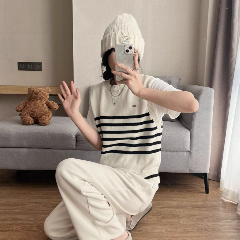 Retro knitted spring fashionable vest