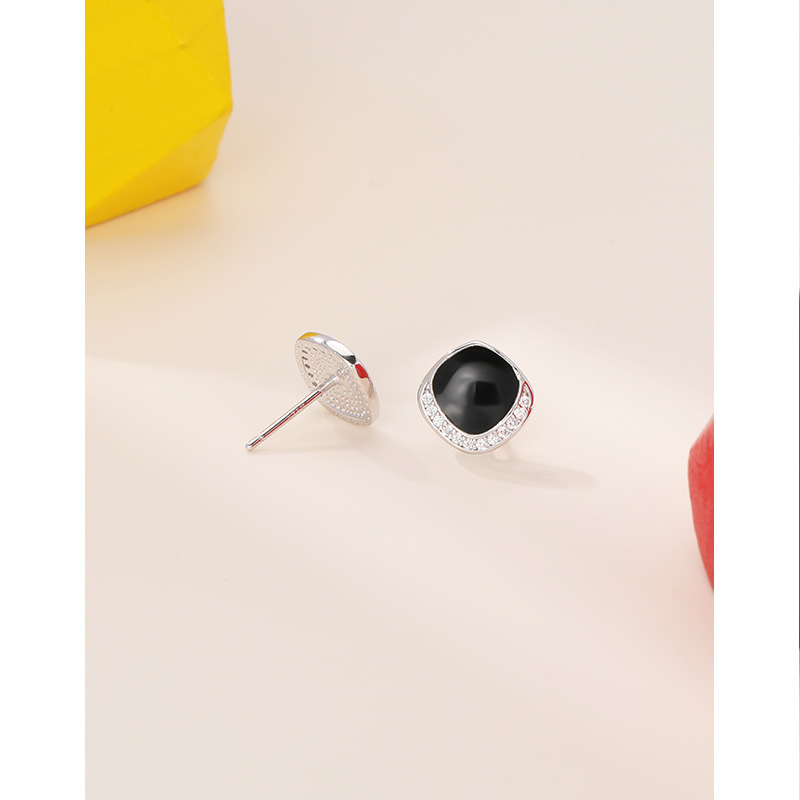 Moda europea y americana geométrica negro pendientes S925 plata esterlina elegante simple viento frío red nicho pendientes para las mujeres