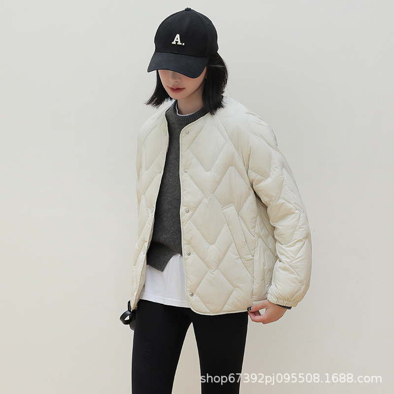 New Quilted Lightweight down Jacket for Women, Short Fashion Autumn and Winter Warm Petite Coat, Trendy 95 White Duck Down, Slimming