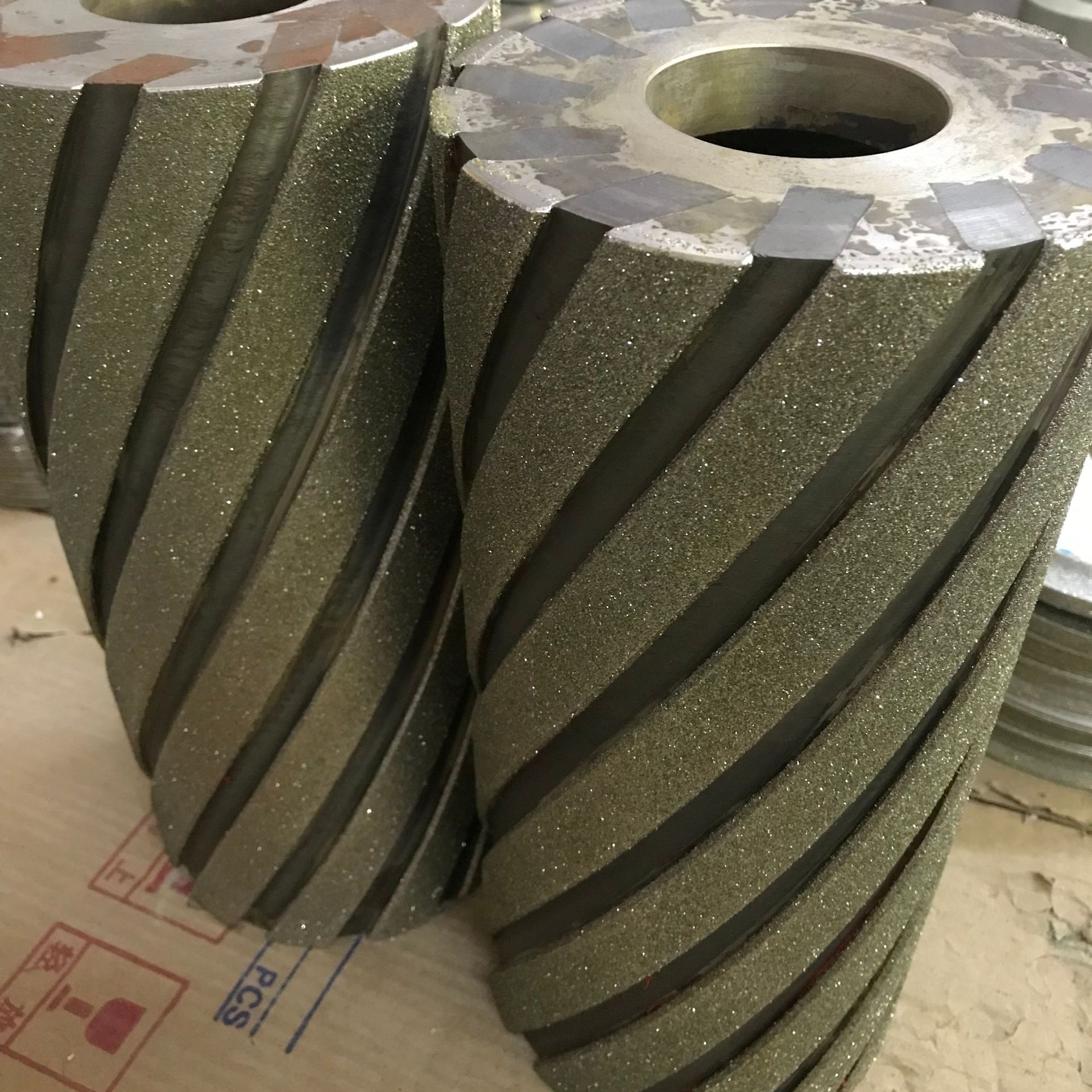 电镀砂轮厂家直销锋利耐磨非标砂轮镀砂电镀滚轮金刚石砂