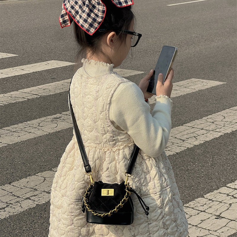 Bolsa de hombro de moda coreana para niños y niñas, bolsas de cadena de mini bolsas para bebés, bolsas de cuerda de extracción nuevas