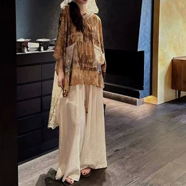 连衣裙;时尚休闲套装;女式T恤