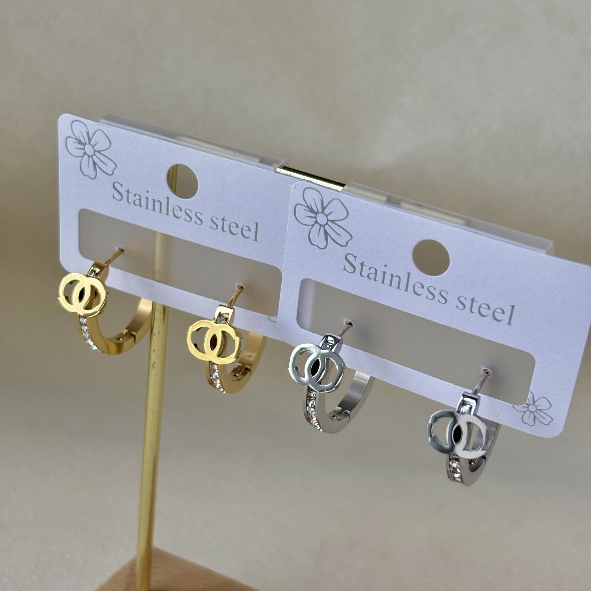 New double C letter earrings for women, vintage style, elegant, fashionable, unique, high-end, luxury brand, light luxury earrings
