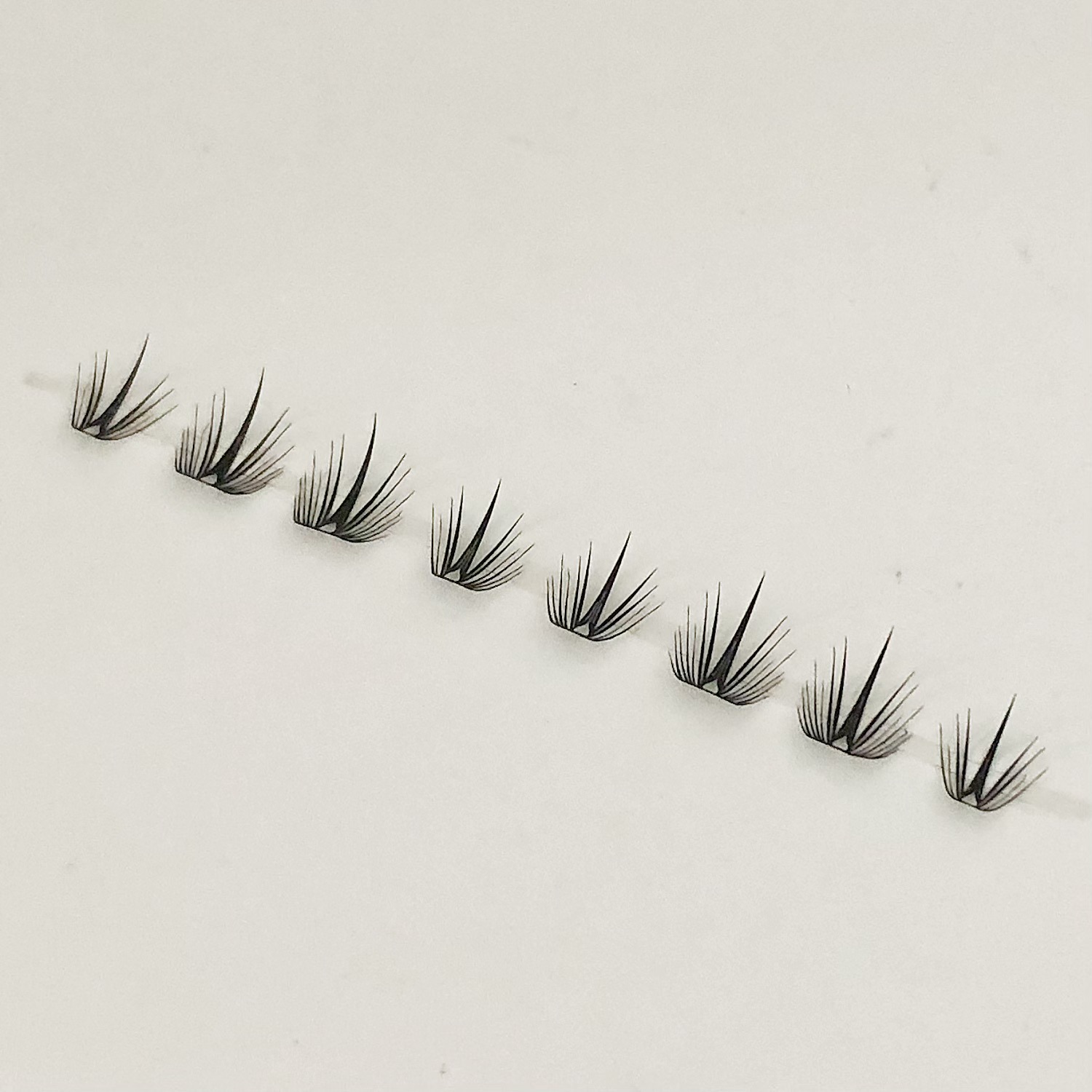 Pequeña lámina de porcelana azul y blanca