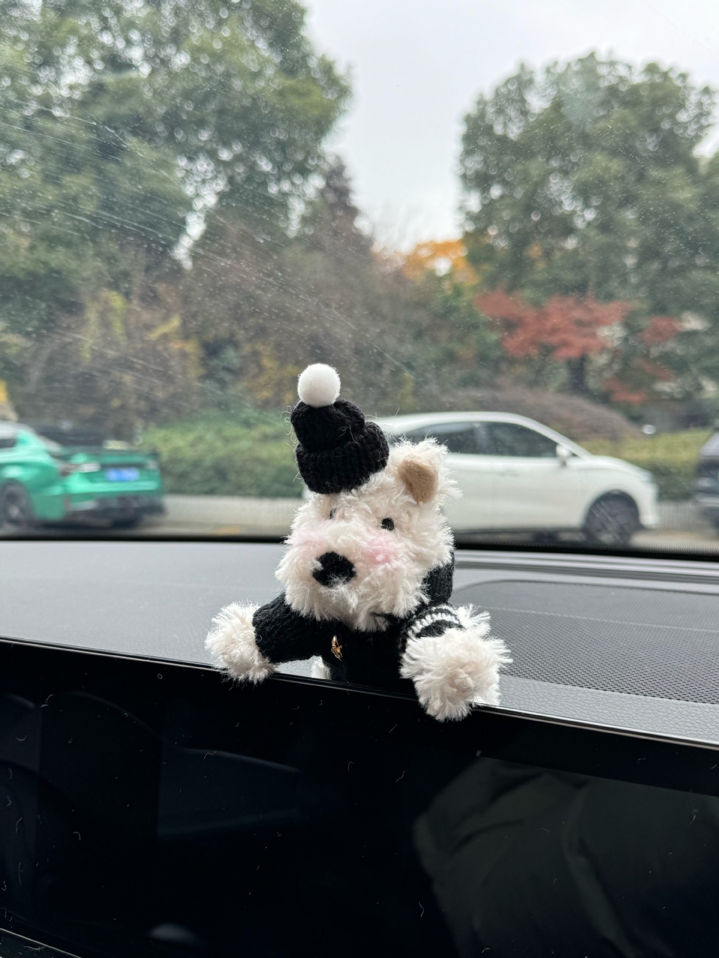 Adornos de la pantalla de control central del automóvil West Highland lindo perro en el automóvil, accesorios de decoración para niñas para muñecas Tesla