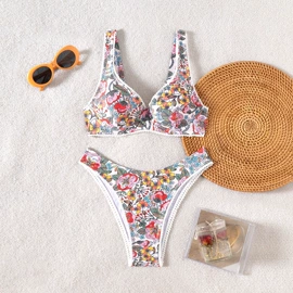 比基尼;三件套泳装;连体泳衣