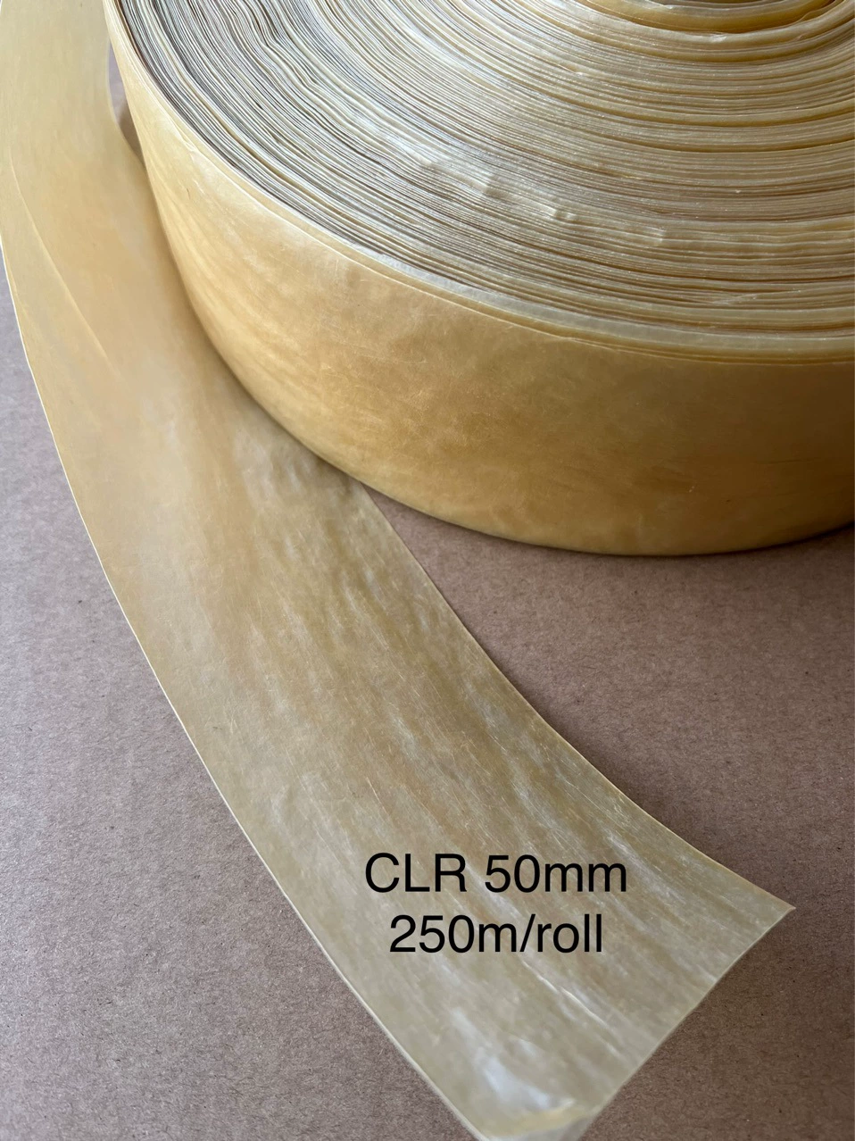Оболочка для колбас из свинины, диаметр 50-54-60 мм, устойчивая к варке и не легко рвется.