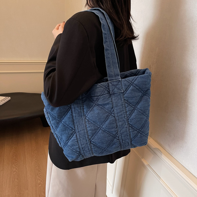 Bolso de mezclilla Bolso de hombro rombo de invierno 2024 para mujer Bolso de alta capacidad Bolso de viaje de clase al por mayor