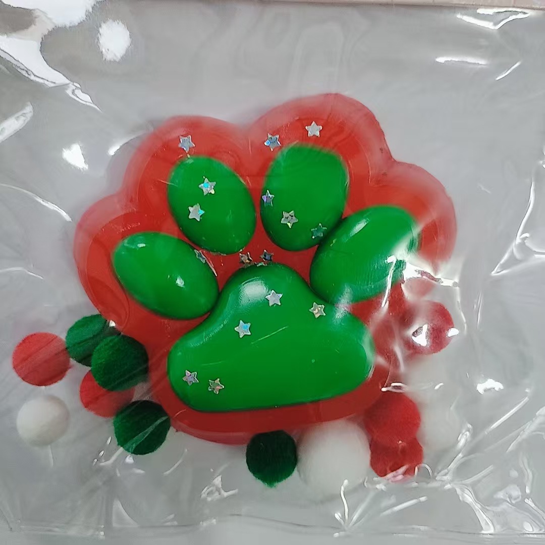 빨간 고양이 발톱