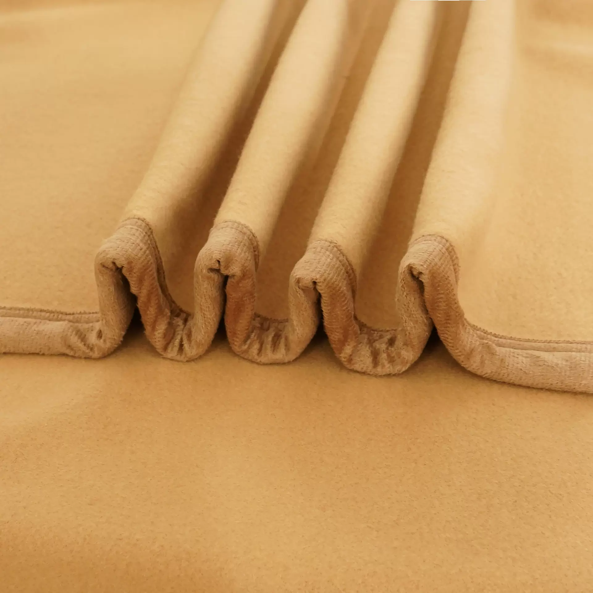 定制的摇粒绒毯子双面绒高级宾馆毯纯色加厚毛毯跨境盖毯家纺纺织