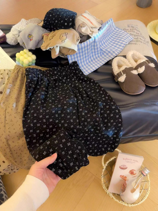 女の子の秋冬の花のコーデュロイの長ズボンの赤ちゃんはかわいいです。|undefined