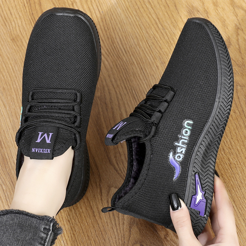 Zapatos acolchados de algodón para mujer invierno nueva ropa de abrigo casual forrada de lana gruesa caliente mamá zapatos viejos zapatos de tela de Beijing al por mayor