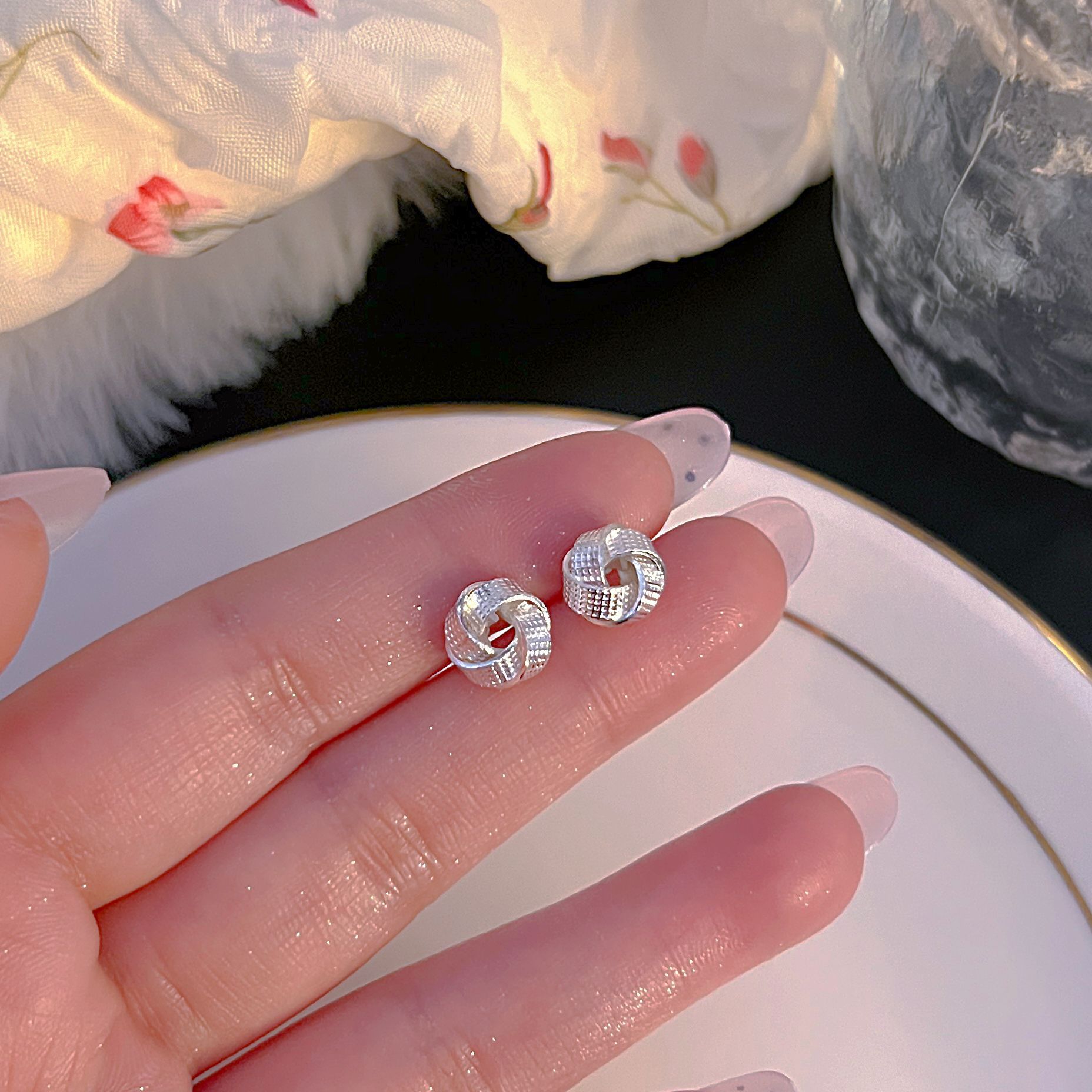 Kleine S999 Sterlingsilber Ohrlöcher Pflege-Ohrstecker Damen 2025 neue Kollektion Trend vielseitige Ohrringe hochwertiges Ohrschmuck Großhandel