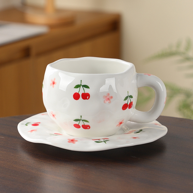 Estilo coreano inswind mano flor cerámica taza de café y plato conjunto taza de té de la tarde pequeñas flores pintadas a mano taza un plato