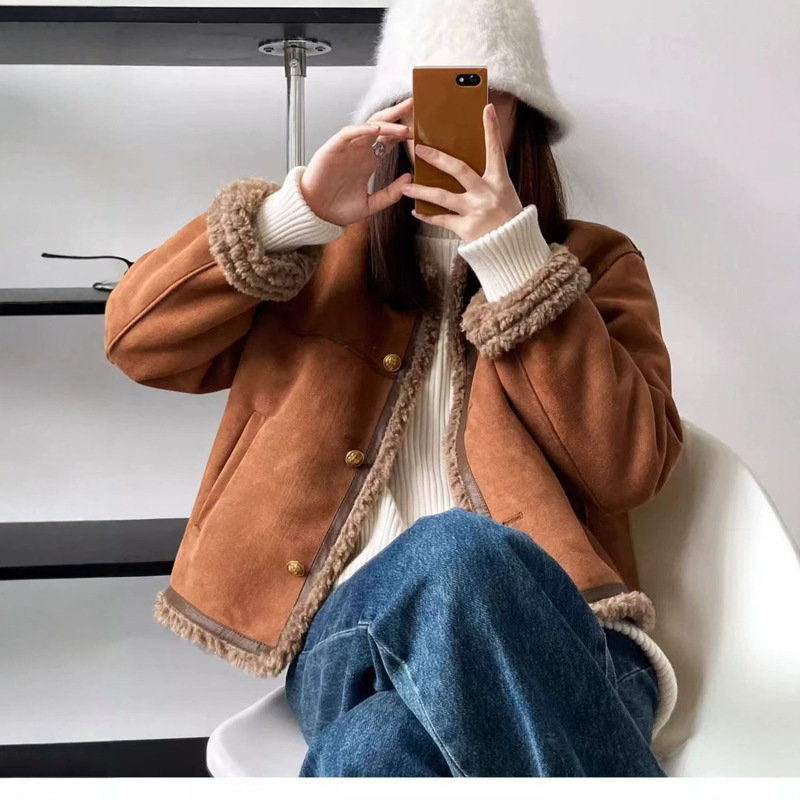 2026 high-end design, chic and versatile faux fur jacket for women, perfect for autumn and winter