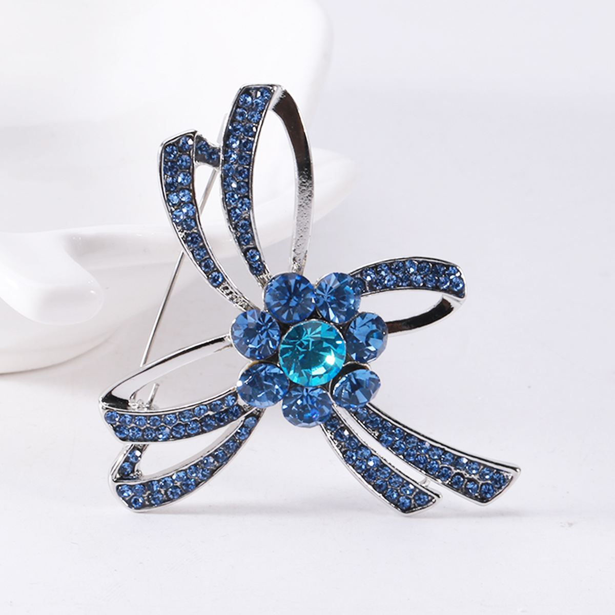 Elegant Glam Bow Knot Alloy Inlay Rhinestones Women's Brooches display picture 7