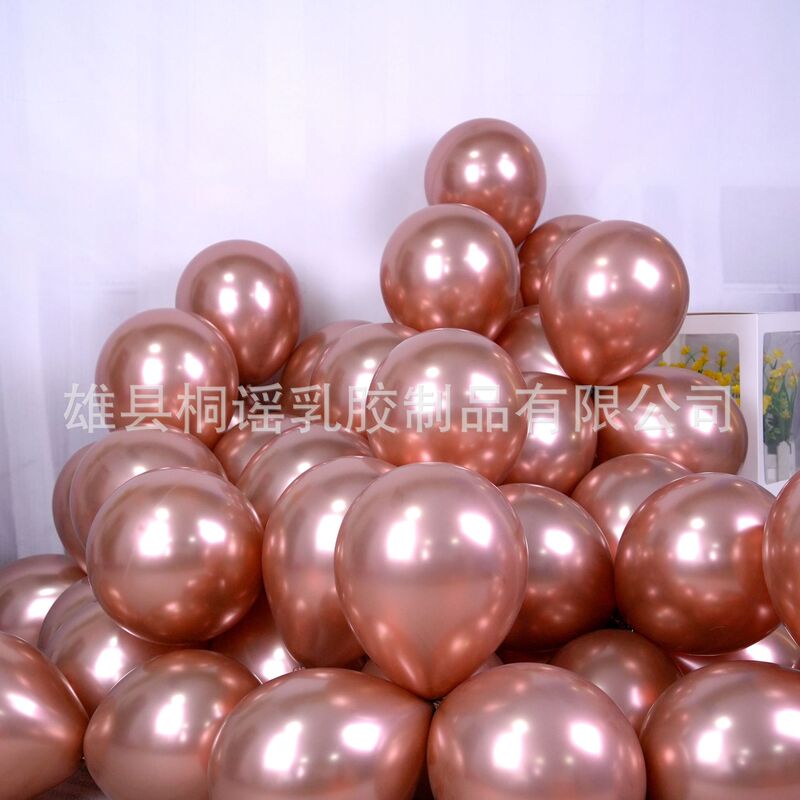 誕生日に風船を配置して結婚します。現場に風船を配置します。|undefined