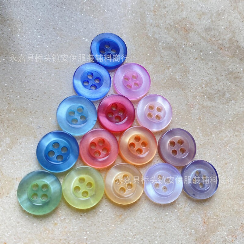 Resin pearlescent solid button men's and women's shirt shirt four-eye button cuff collar button in stock wholesale