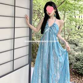 西双版纳泰国复古波西米亚挂脖吊带连衣裙女性感露背海边度假长裙
