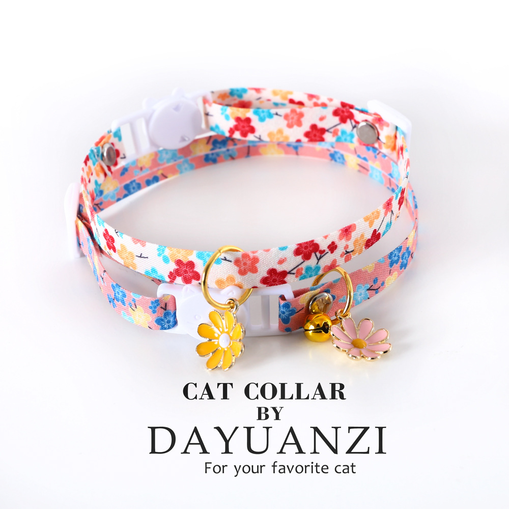 Perro mascota gato collar de campana que osos Teddy ajustable anti-asfixia flores margaritas japonesas y collar de viento