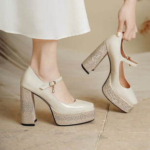 �ưɱ��ݴָ����߸���Ьһ�ֿ���Ƥ��׷�ˮ̨ŮЬ�͹��L������Ь