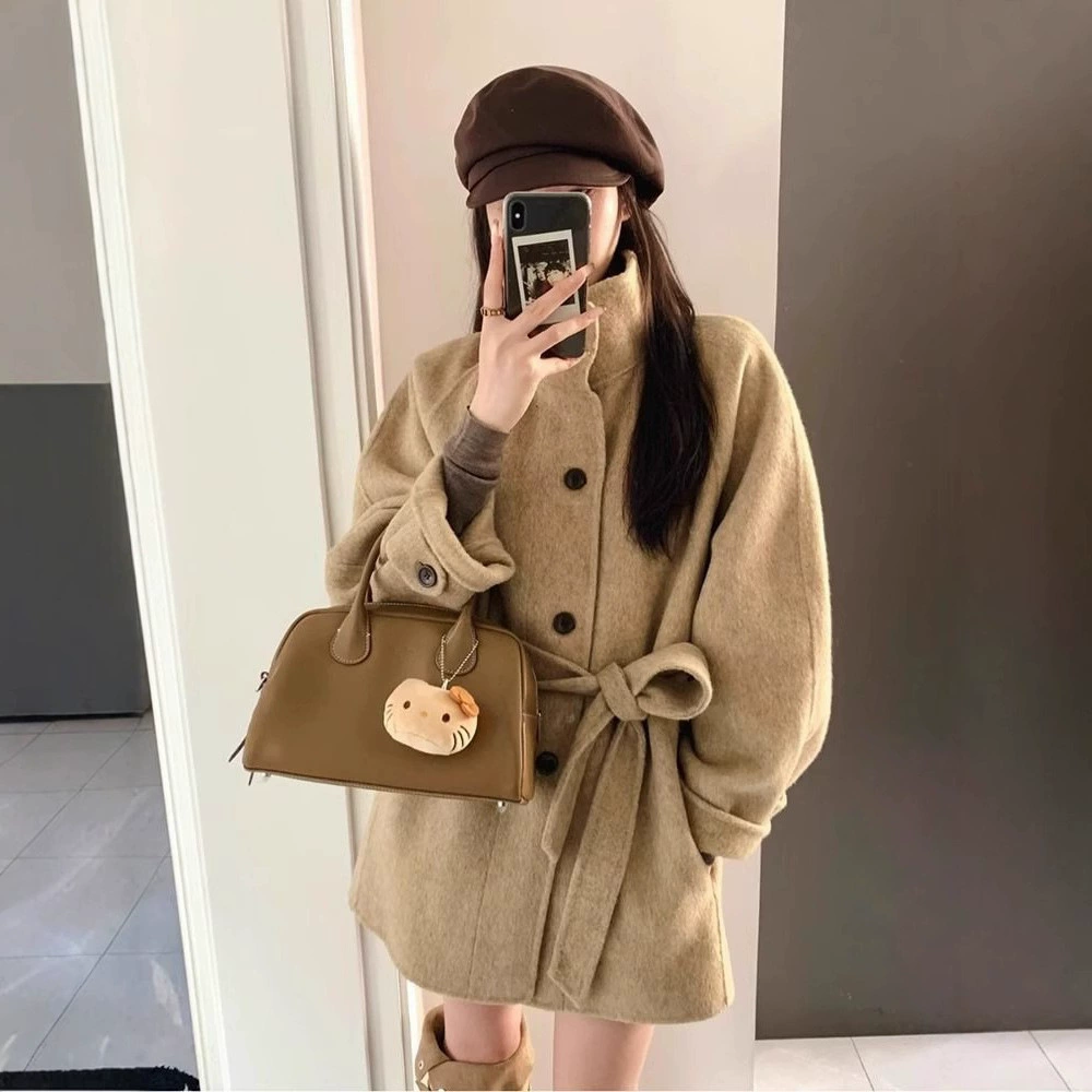 Шерстяное пальто цвета хаки для женщин, новая модель осень-зима 2025, шерстяная куртка с эффектом высокого класса, укороченный фасон для миниатюрных фигур, элегантность в корейском стиле.