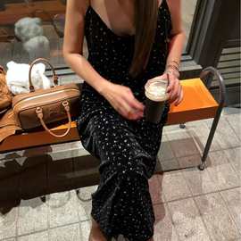 现 2026春季新款韩国设计师复古赫本风气质小花丝绒吊带连衣裙