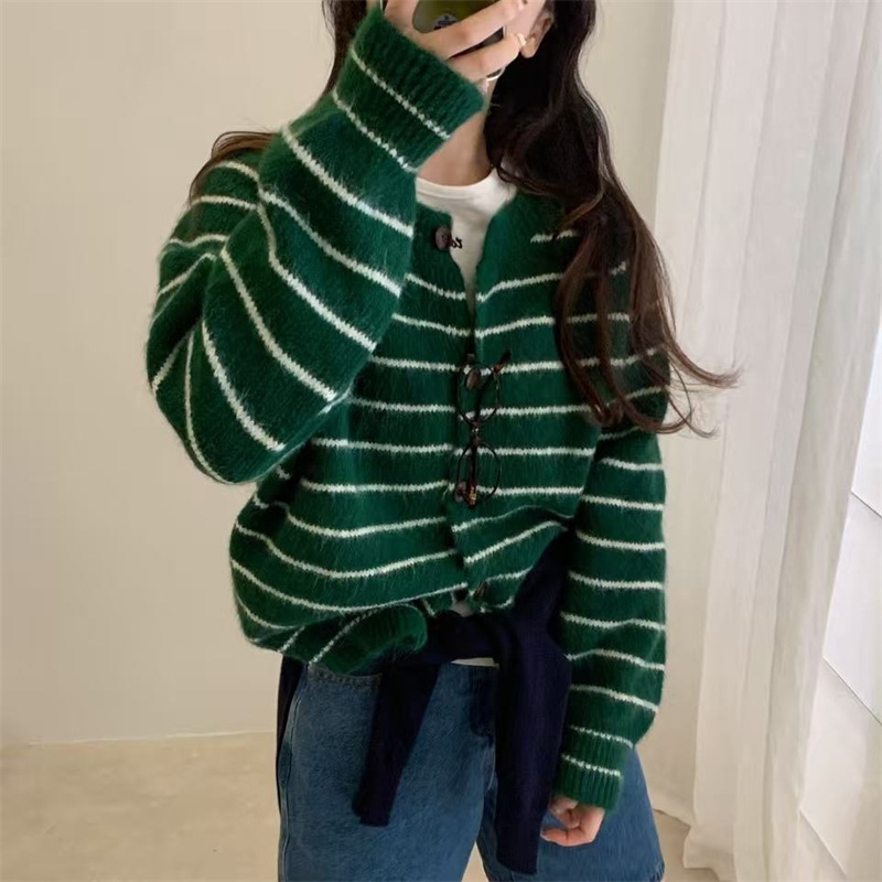 Round Neck Striped Versatile Knit Cardigan, Fashionable Loose Fit, Soft and Comfortable, Casual and Simple, 2026 Spring and Autumn Sweater Jacket Round Neck Striped Versatile Knit Cardigan, Fashionable Loose Fit, Soft and Comfortable, Casual and Simple, 2026 Spring and Autumn Sweater Jacket