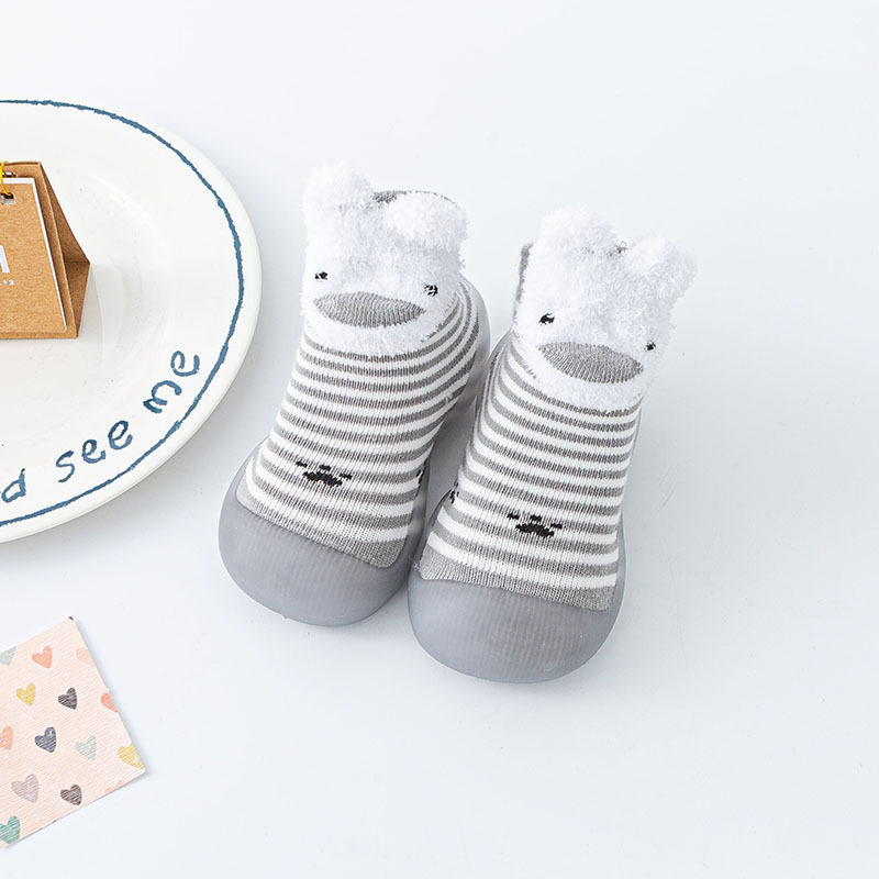 Nuevos zapatos para bebés, calcetines suaves, zapatos de piso caliente de invierno, zapatos para bebés antideslizantes y antichoques