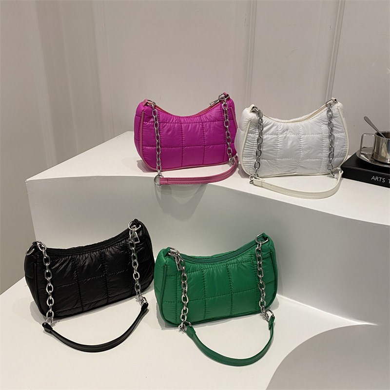 2024 moda de invierno minimalista cadena cuadrada de color sólido tendencia de brazo femenino de hombro pequeño bolso cuadrado femenino