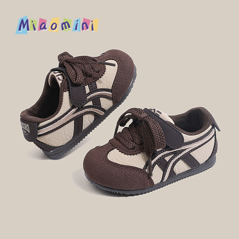 2026 primavera y otoño nuevos zapatos para niños Gump zapatos deportivos coreanos para niños zapatos de entrenamiento de skate para bebés zapatos para niños pequeños