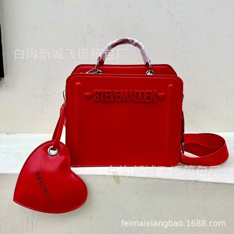 外贸女包2025欧美新款个性设计嘴唇图案今年火爆流行字母托特包潮|undefined