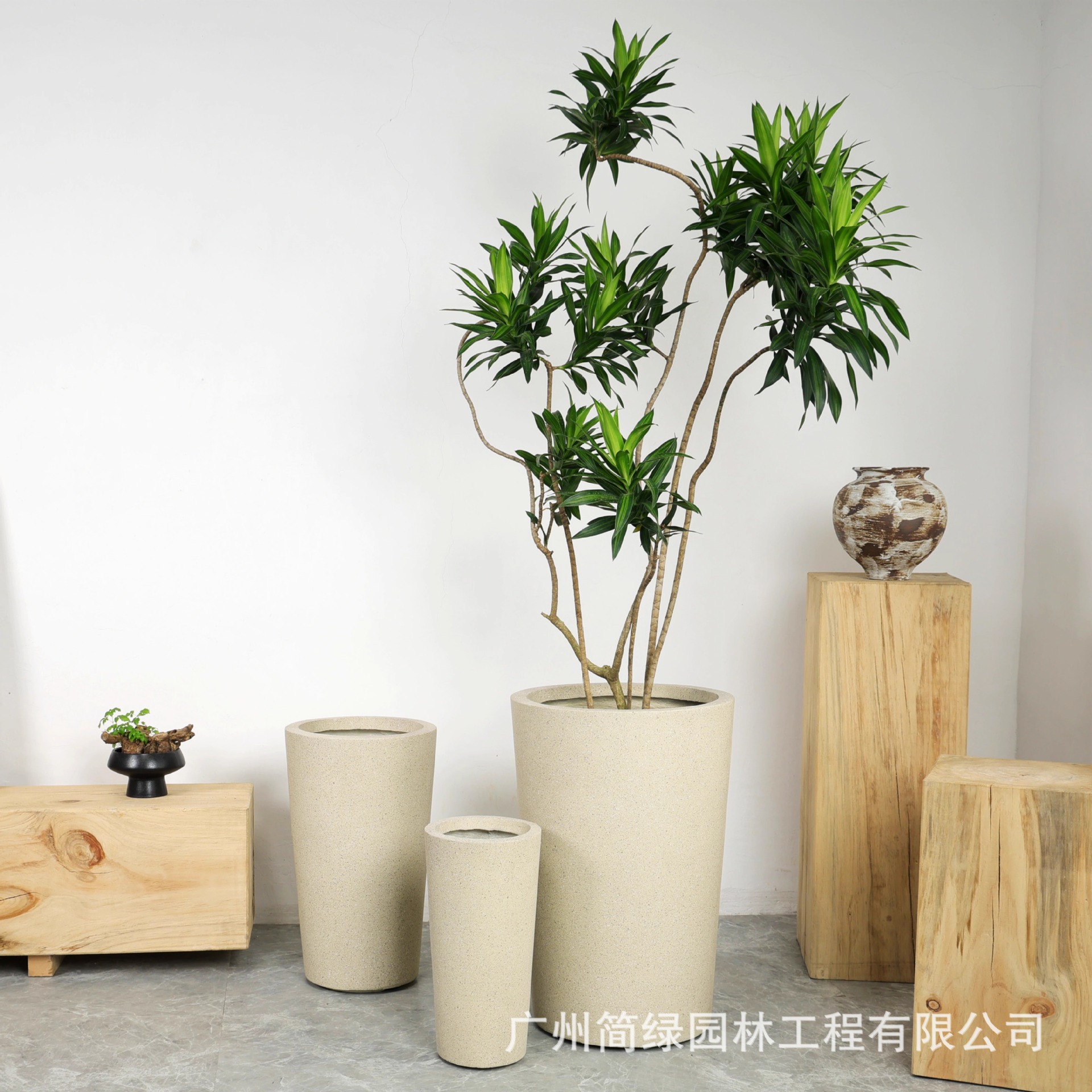 Maceta de barro de magnesio de alta gama de lujo ligero, estilo alto, gran planta verde simple, patio interior, tienda, villa, lavabo de arte de piso