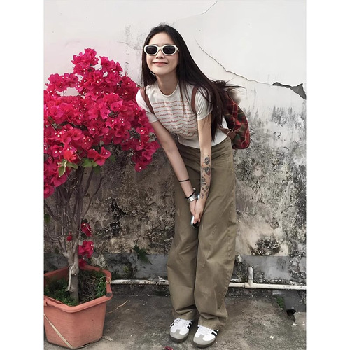 Women's Summer Slim-Fit, Short-Sleeve Gray T-Shirt with Retro American-Style Letter Print and Off-Shoulder Design – Perfectly Versatile for a Flattering Look