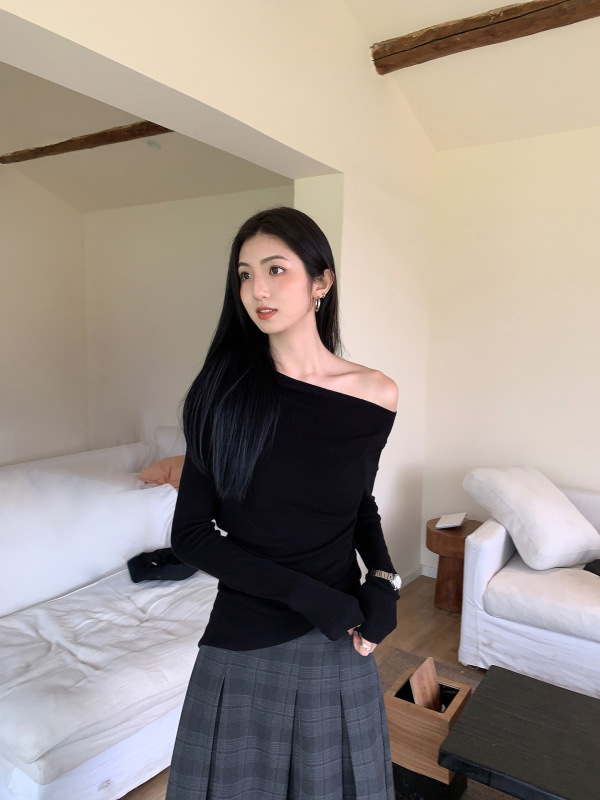 MULVAN 红色斜肩针织衫女高级设计感小众气质修身一字肩长袖上衣|undefined