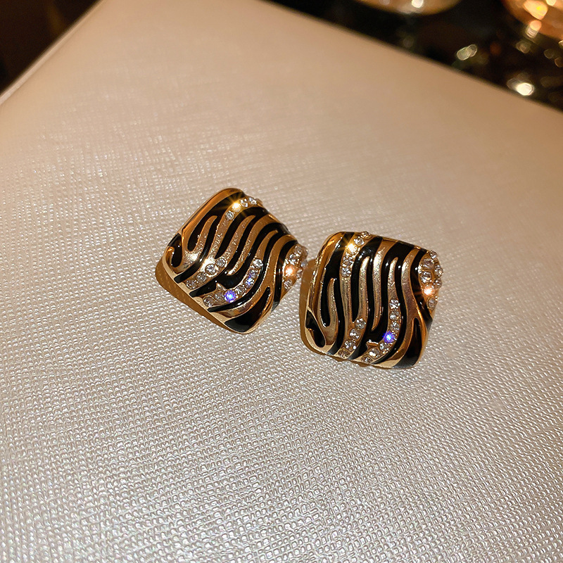 4# Silver Needle-Golden Black Stripes
