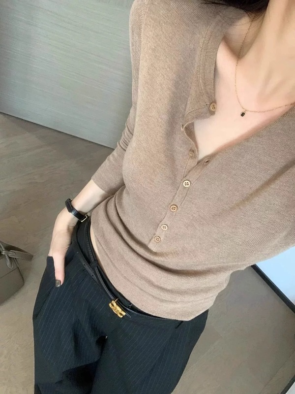 老钱风精纺羊毛针织衫女修身正肩上衣25新款秋冬v领修身内搭打底|undefined