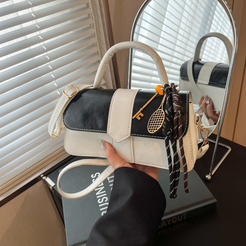 Este año, bolsos populares de color contrastante para mujeres 2025, nuevos bolsos de mano de moda, bolsos cuadrados, bolsos de nicho literario.