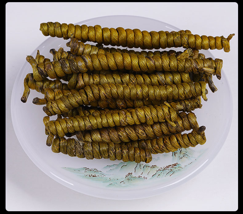 Huoshan Mi Hu Dendrobium Fengdou (Dendrobium officinale) — Dried Food Herb for Soup & Tea in use