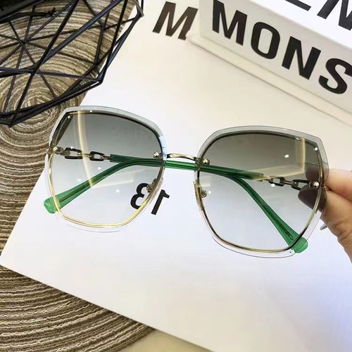 New frameless, beveled-edge diamond-studded sunglasses—Korean-style, fashion-forward, oversized sunglasses with ocean-lens design—wholesale online celebrity glasses.