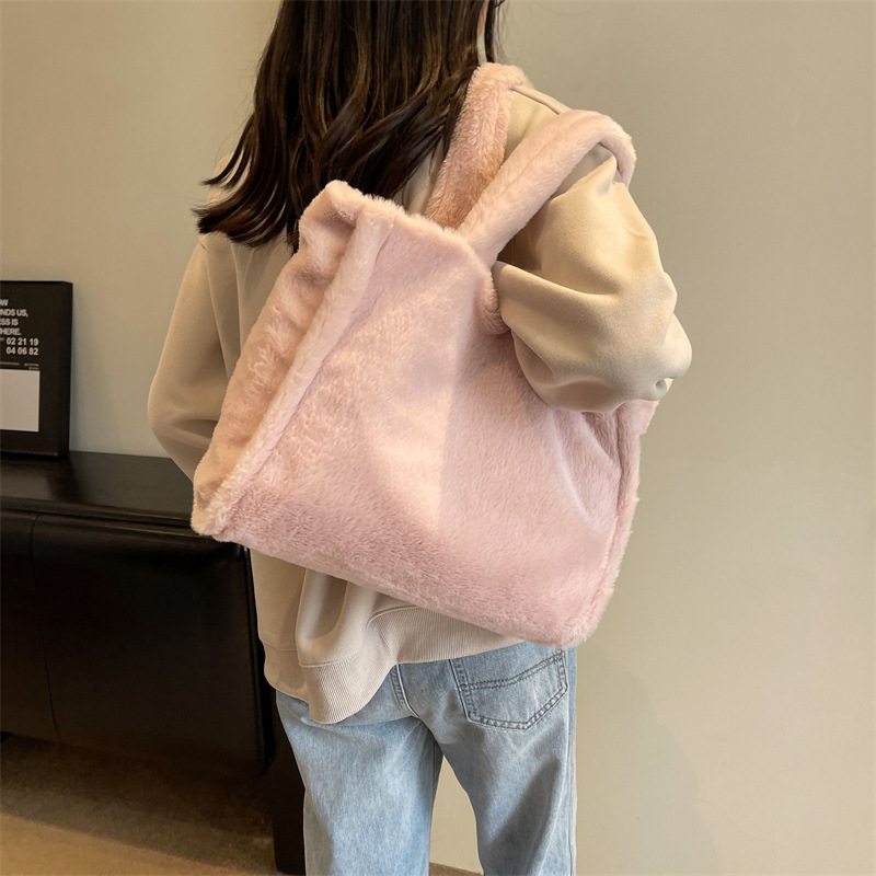 ぬいぐるみバッグ女性の毛毛バッグは、バッグの大容量の毛がふわふわしている2023秋冬の新しいファッションバッグです|undefined