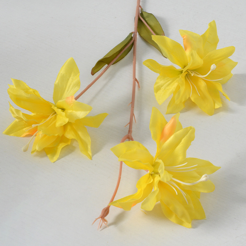 Flor artificial 3 lirios de tela de seda guía de boda decoración de la sala de estar del hogar flor artificial accesorios de tiro fábrica al por mayor