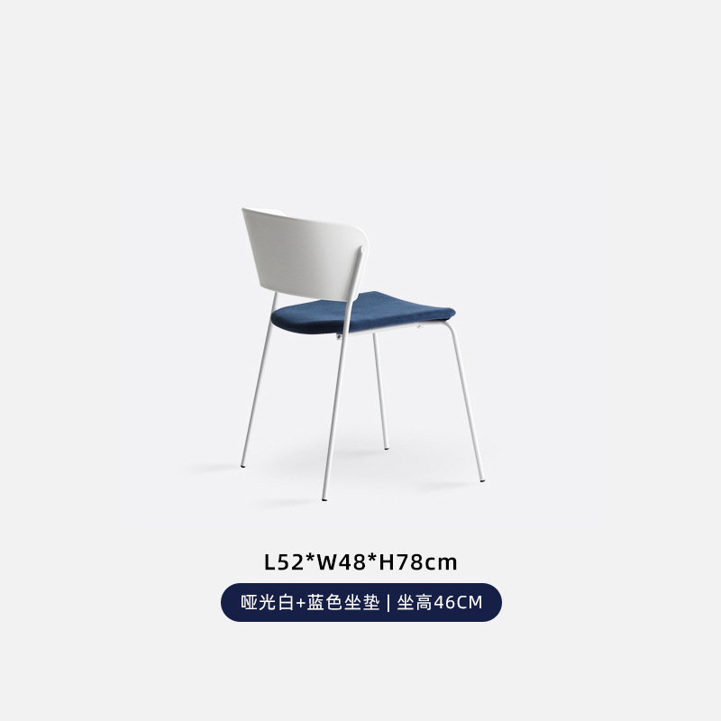화이트 + 네이비 쿠션