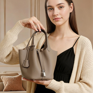 TC�^�ӼӺ��y���^��ţƤ�ٴ�����Ů���r����֦�yˮͰ�˻@�Ӱ�