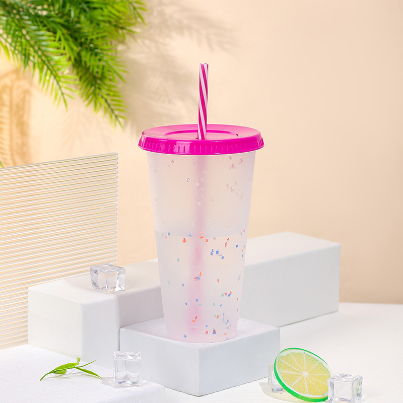 Color creativo que cambia la taza de paja color frío que cambia la taza plástica de los PP grande 700ml gran capacidad que bebe la taza al por mayor de la fábrica
