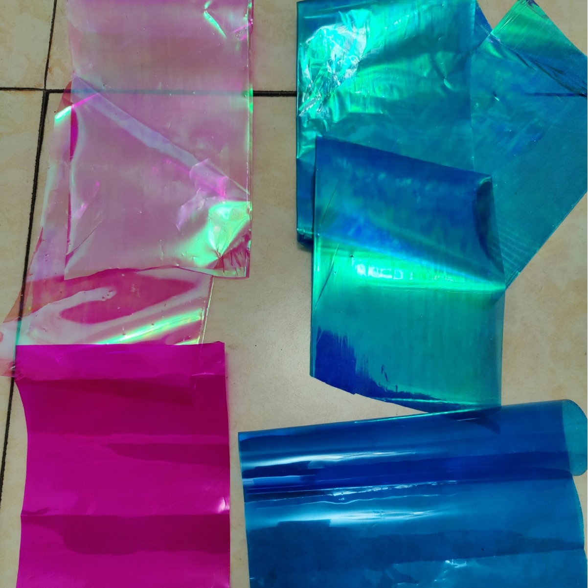 金黄色铝膜透明彩色膜粘合起来的三彩色裁切细丝膜浅粉色铝箔膜