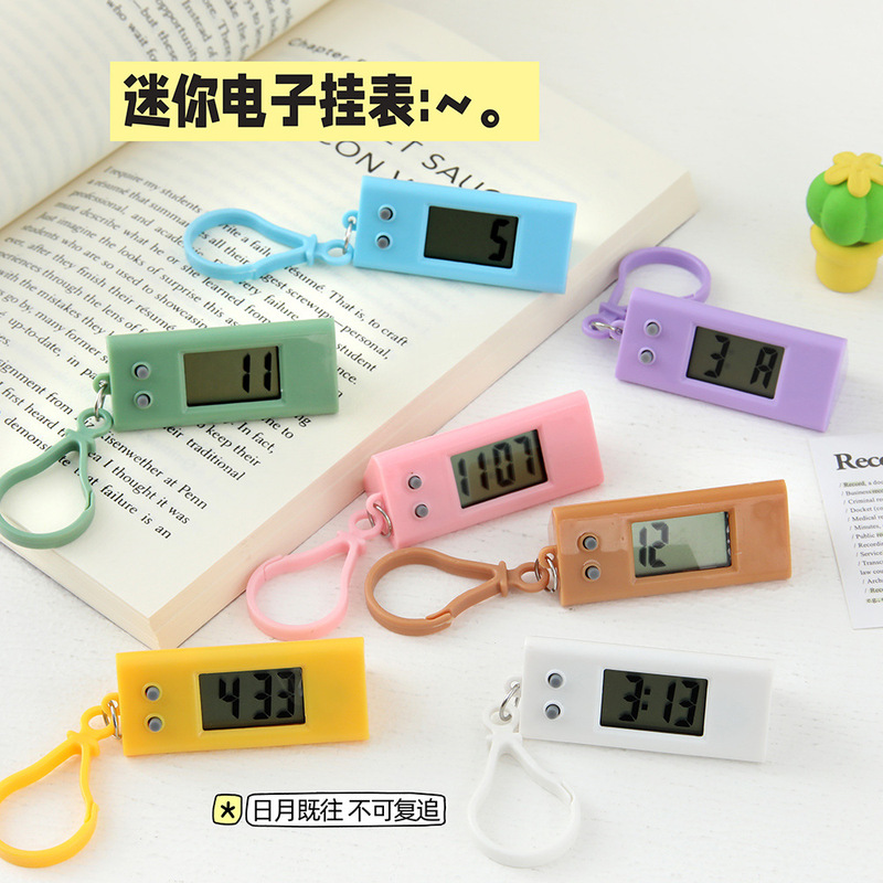 シンプルな学生ミニ電子掛け時計ポータブルキーホルダータイマー小さな時計かわいいコンパクト三角形電子時計|undefined