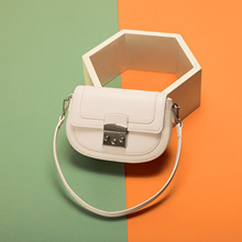 һlrŮ2025¿СOӋpͨRٴμб